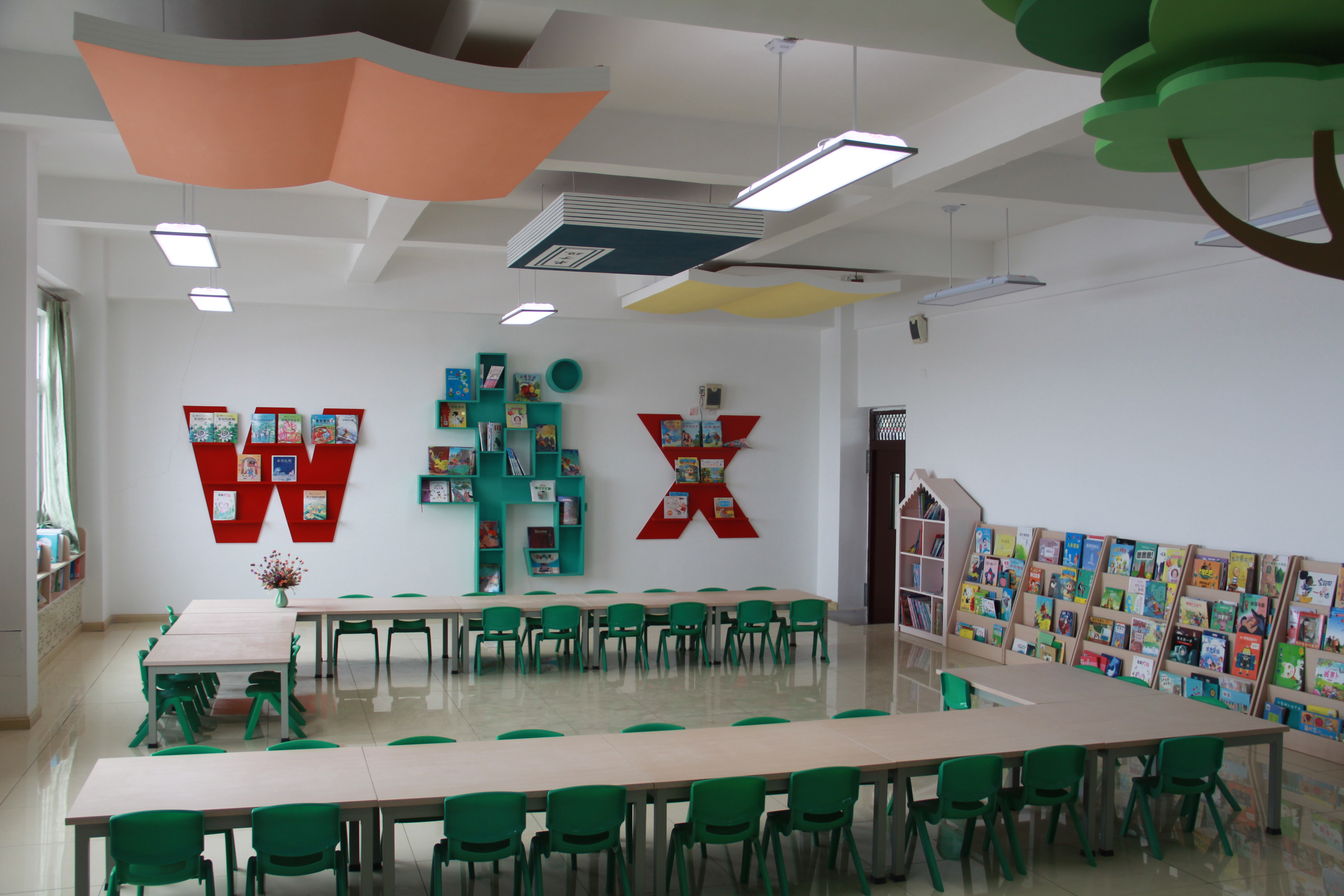 伊金霍洛旗第五小学图书馆2.JPG