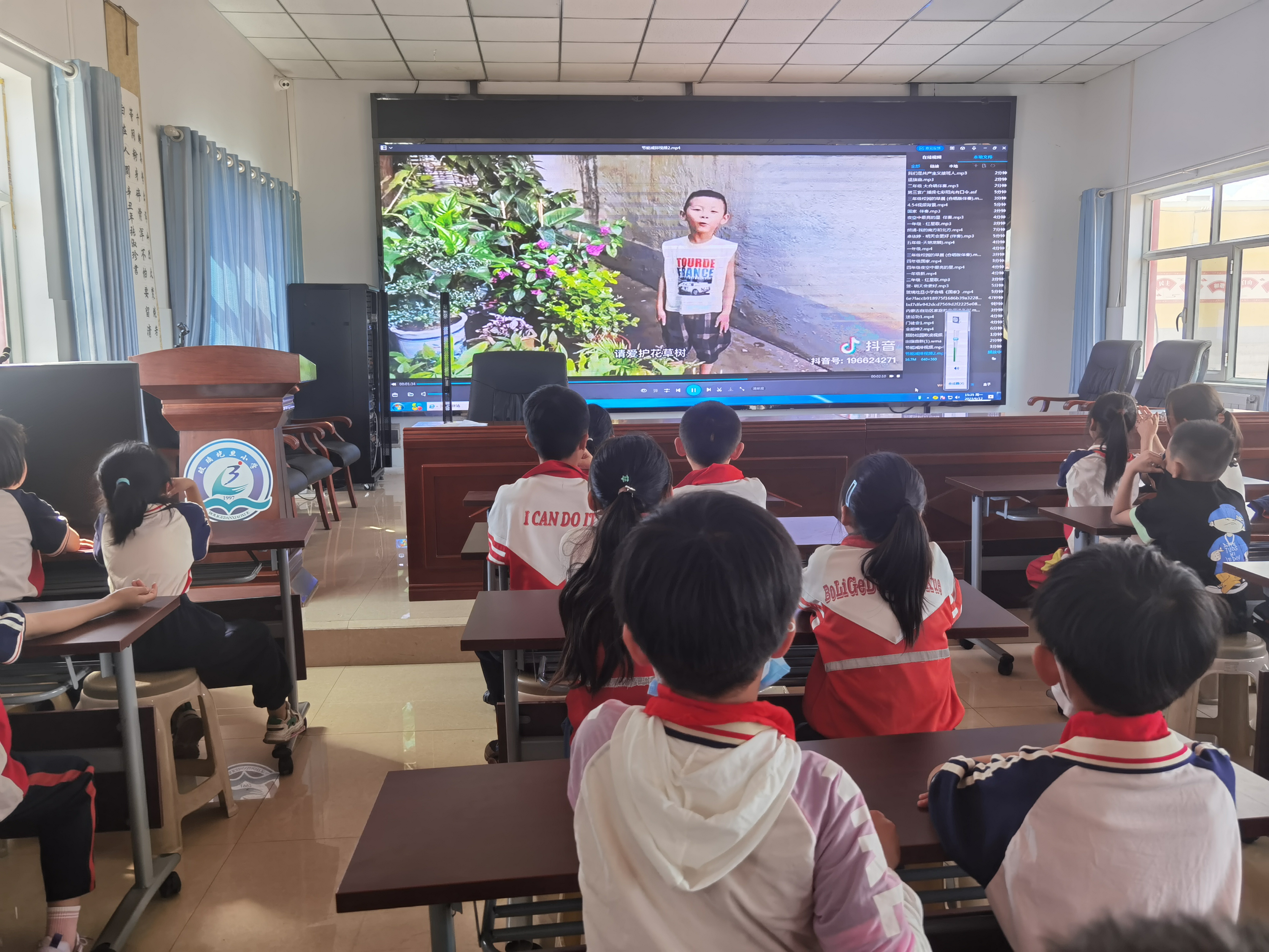10.玻璃圪旦小学开展节能减排主题活动.jpg